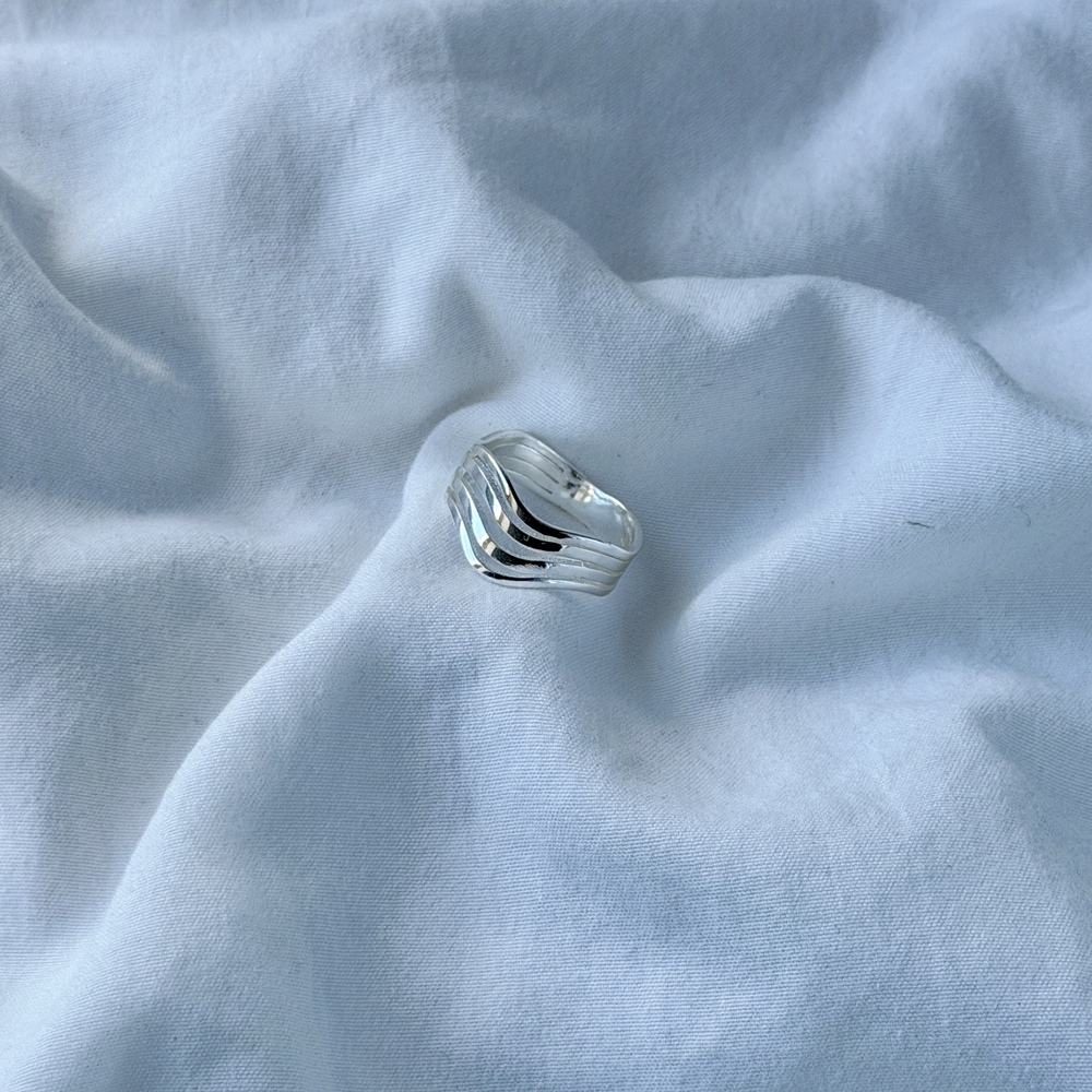 Waves Ring - Silver Plated - Size 7